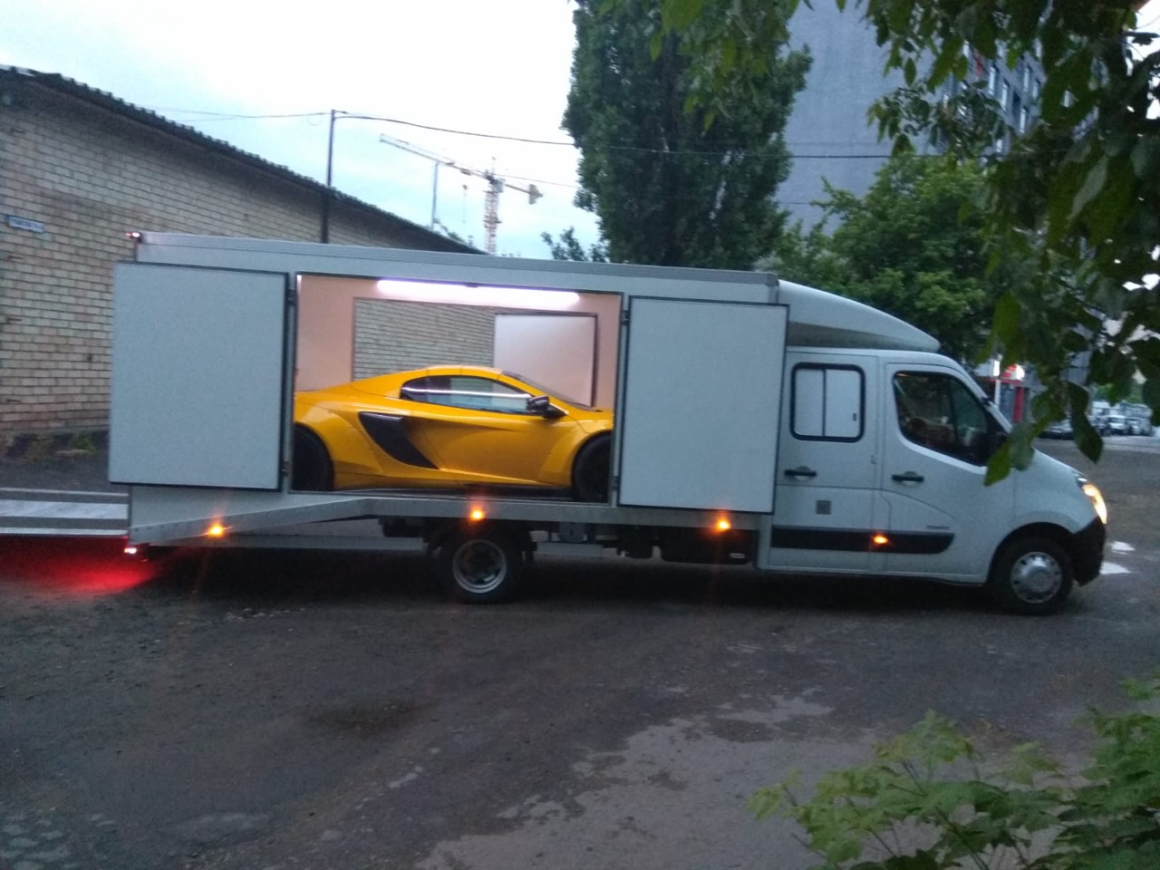 Доставка McLaren Киев-Кипр