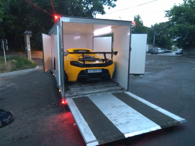 Доставка McLaren Киев-Кипр